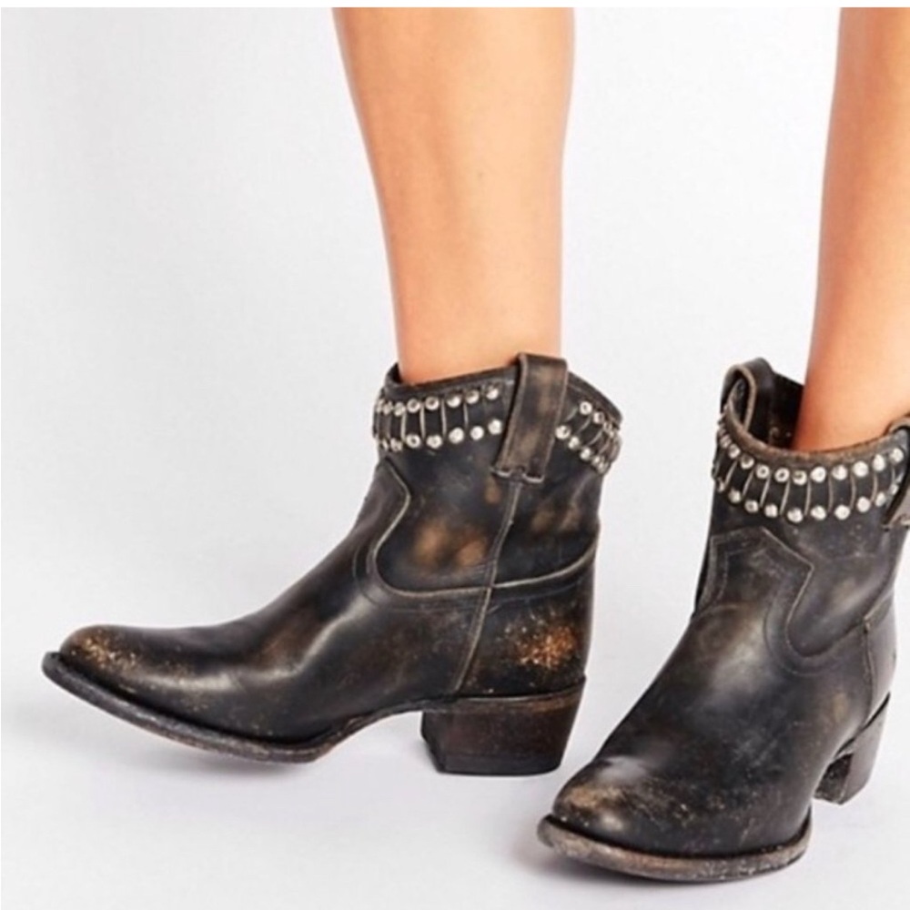 Frye Ankle Booties Diana Studded western style 6.5 brown leather